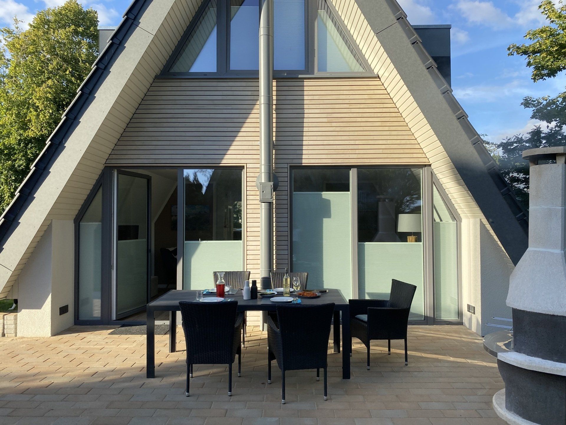 Große Terrasse mt Grillkamin