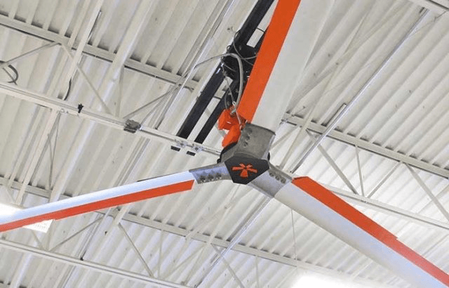 A ceiling fan is hanging from the ceiling of a building