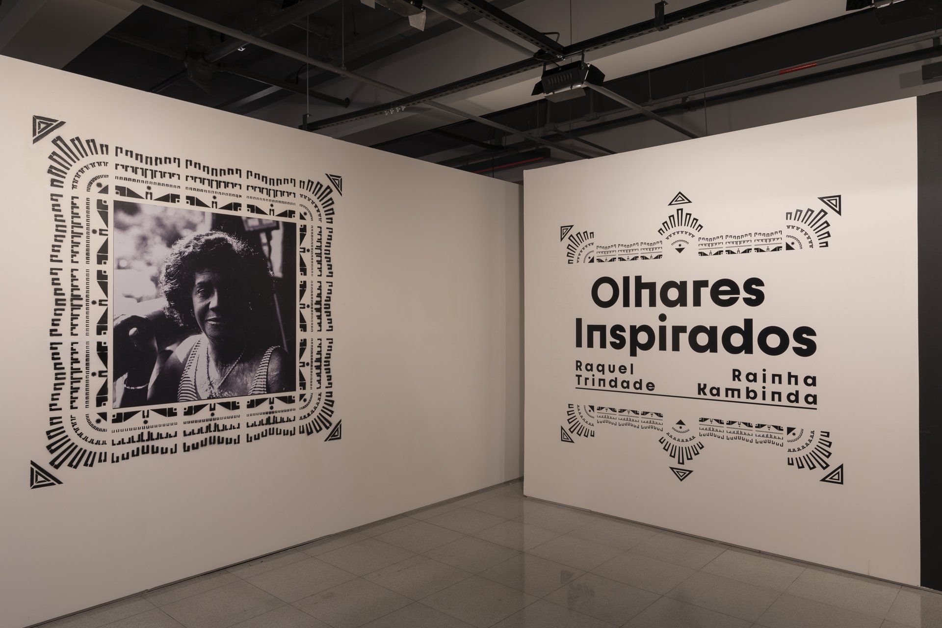 Uma sala com uma placa que diz olhares inspirados