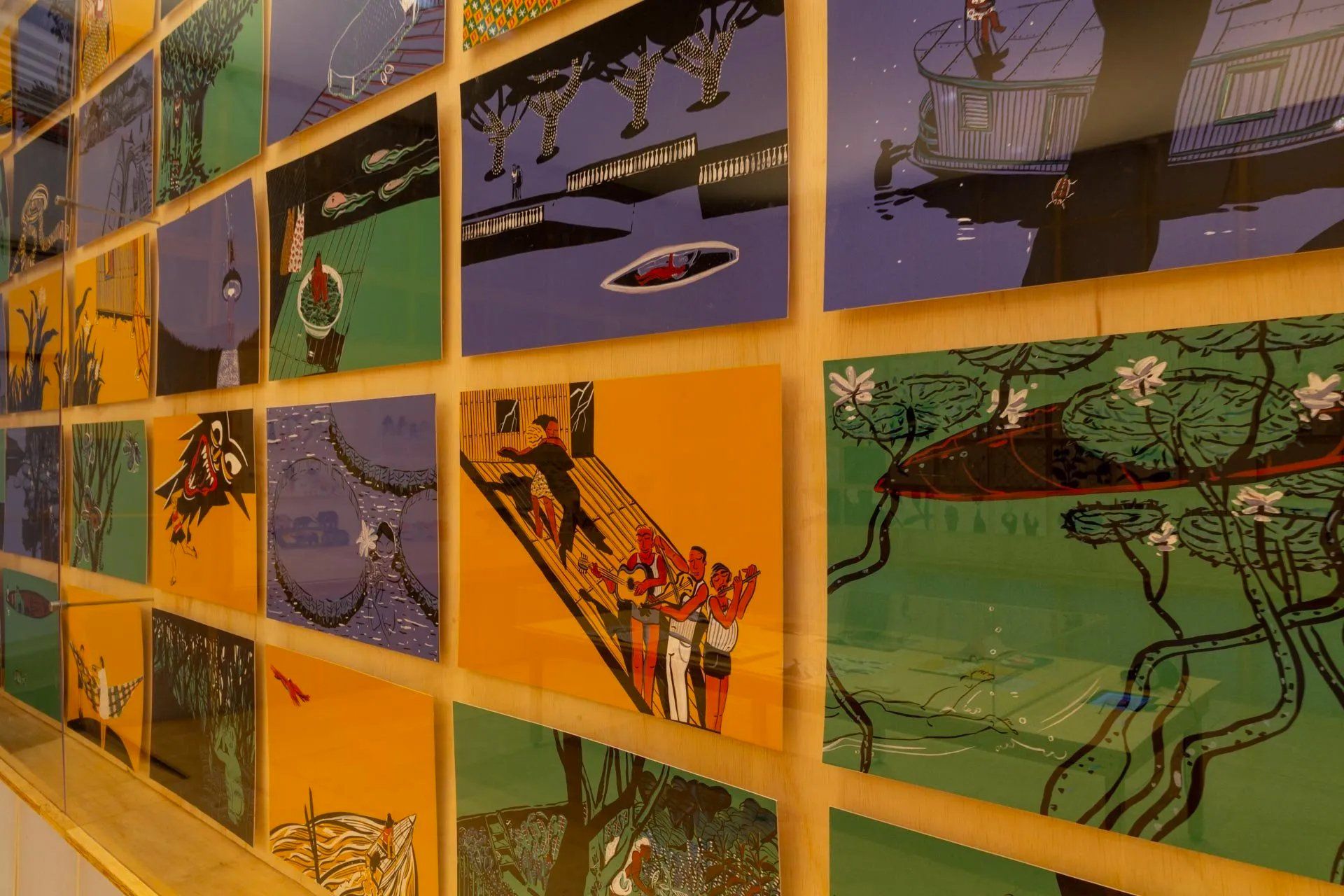 Uma parede com muitas fotos