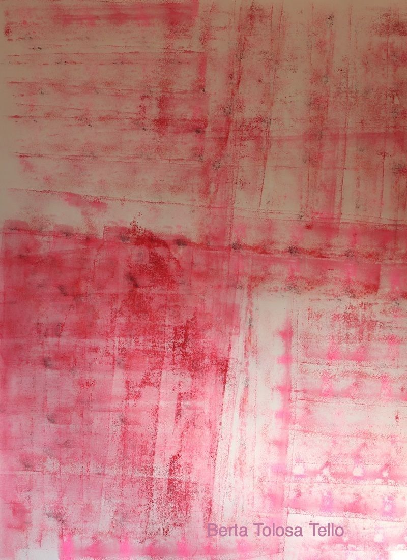 Un primer plano de una pintura rosa y blanca en una pared.