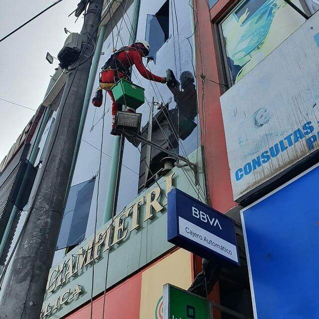 Perú Vertical Trabajos de Dificil Acceso
