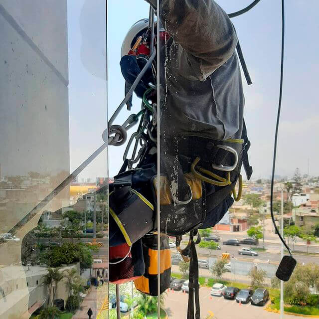 Perú Vertical Trabajos de Dificil Acceso