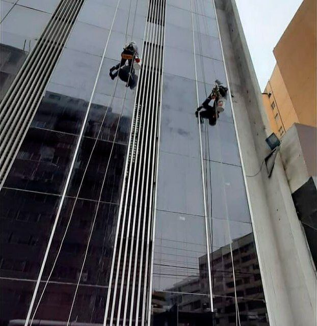 Perú Vertical Trabajos de Dificil Acceso