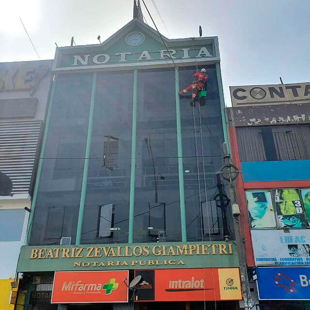 Perú Vertical Trabajos de Dificil Acceso