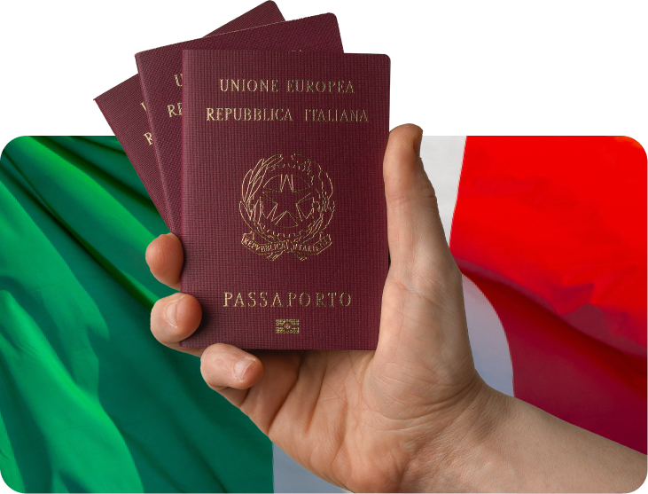Uma pessoa segura uma pilha de passaportes em frente a uma bandeira italiana