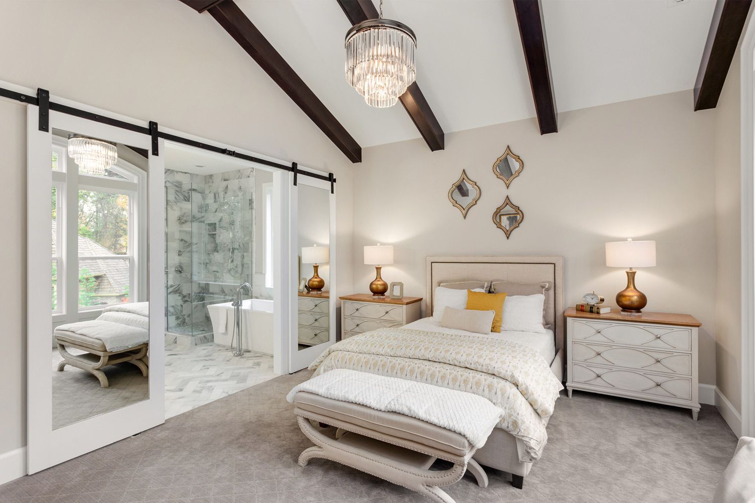 Wide Bedroom with Mirrors Wide Bedroom with Mirrors