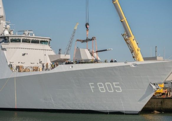 kanon wordt geplaatst