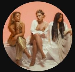 De dames OGENE zitten er prachtig bij.