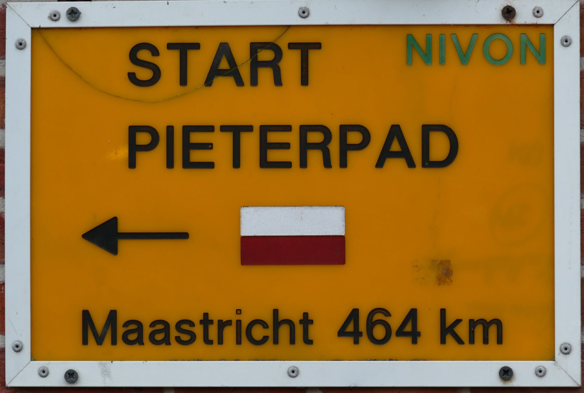 Geel bord, met start Pieterpad