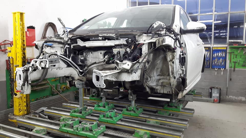 Riparazione auto incidentata