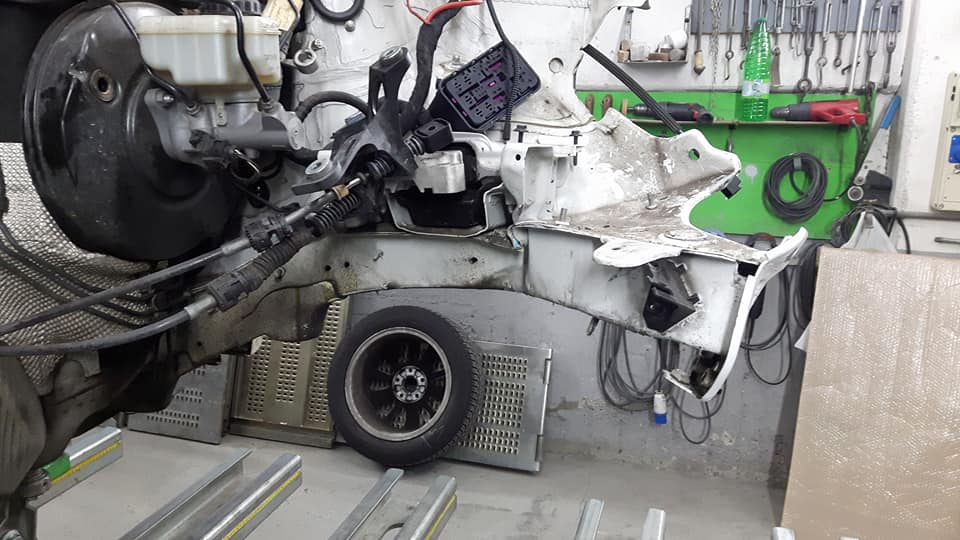 Riparazione auto incidentata