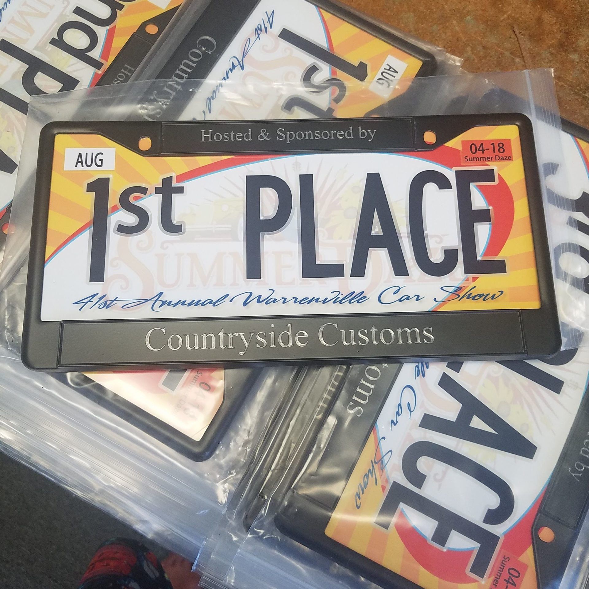 A yellow and white license plate that says 1st place