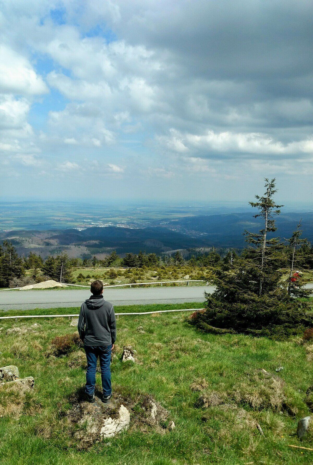 Blick vom Brockengipfel ins Tal Richtung Wernigerode