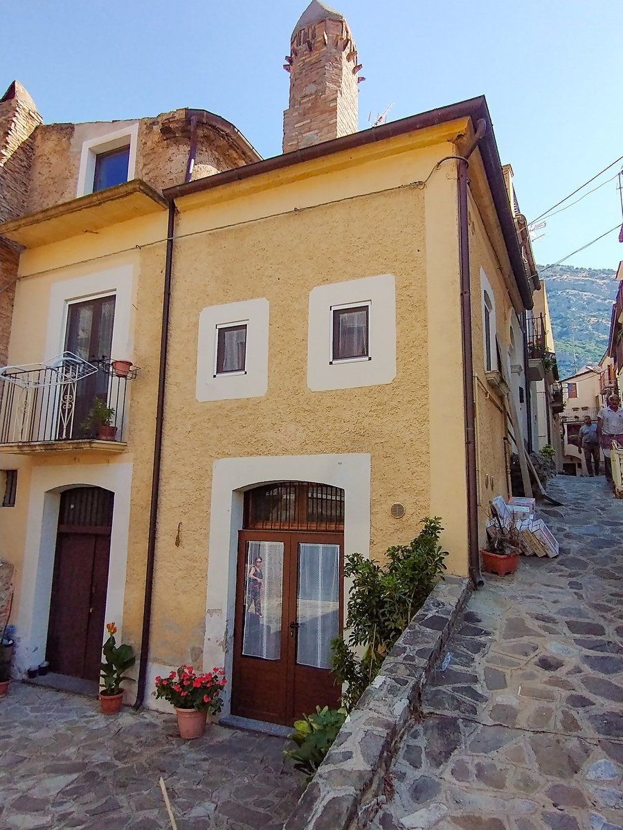 Haus in der Berggemeinde Cicita mit Schornstein