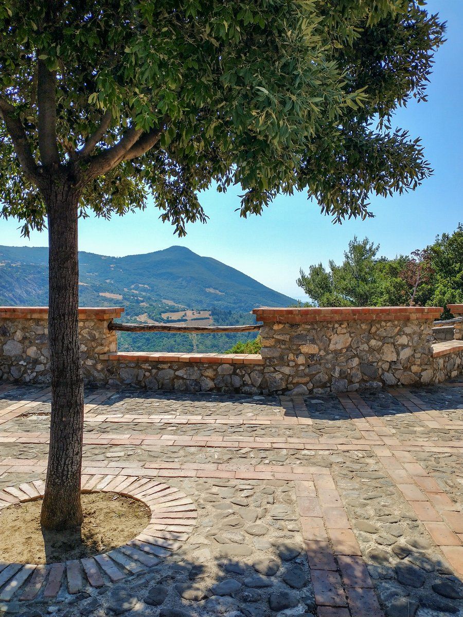 Blick auf die Berge rings herum um Civita, Kalabrien