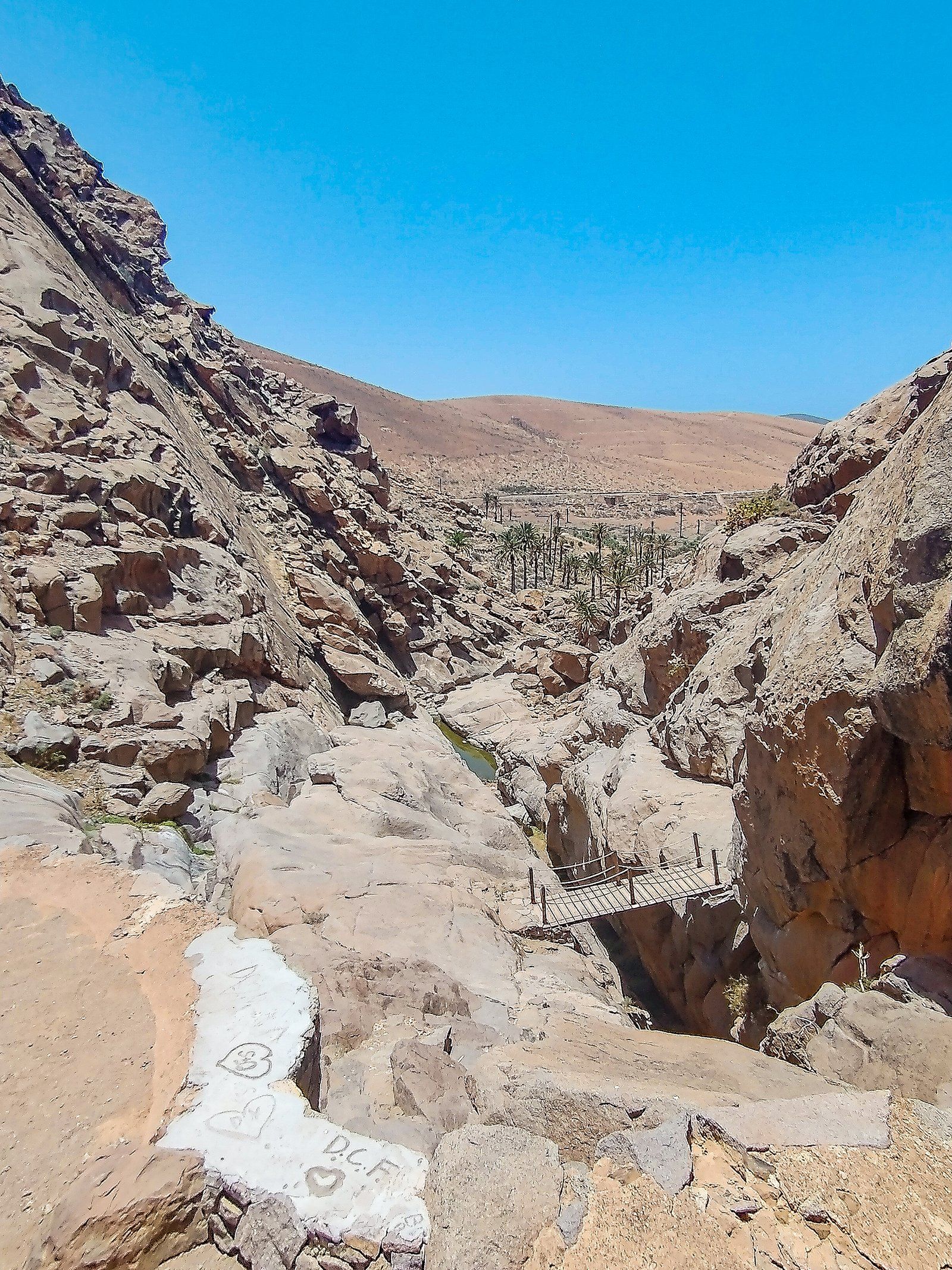 Barranco bei Vega de Rio Palma, Fuerteventura öffnet sich und gibt die Sicht auf ein Tal frei.