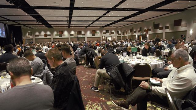 Cunningham shares faith at Idaho Potato Bowl FCA Breakfast