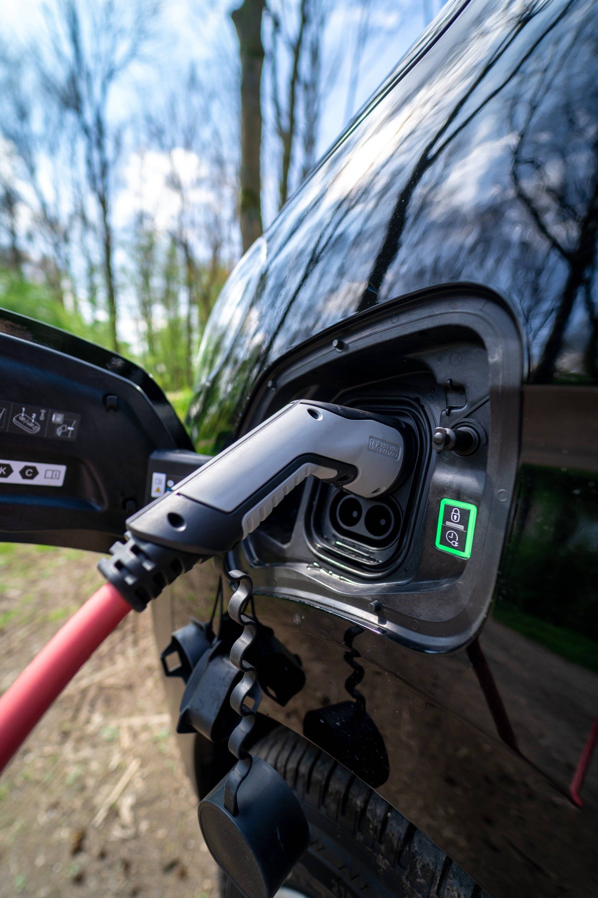 Oplaadpoort met oplaadkabel