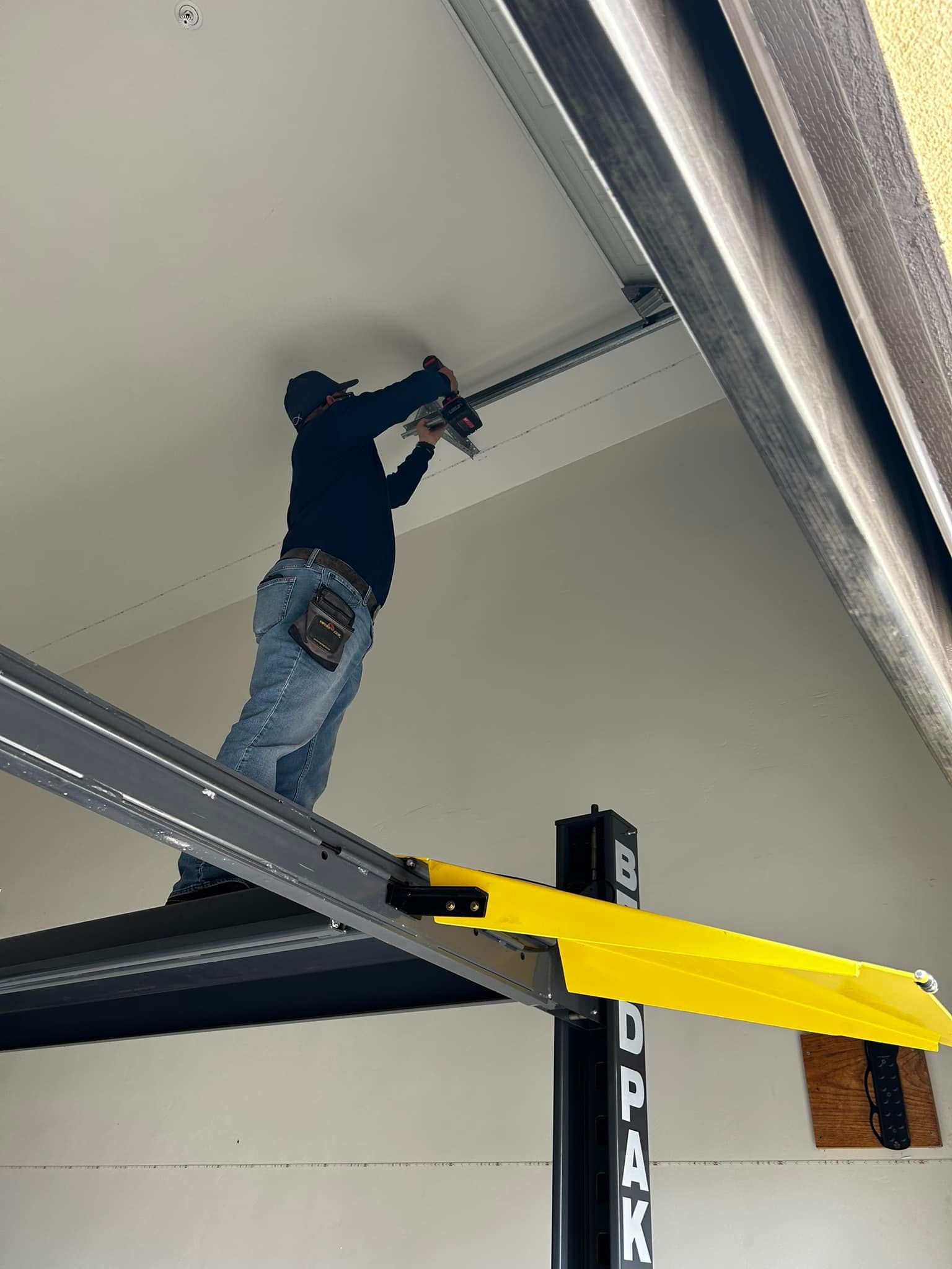 garage door fixing