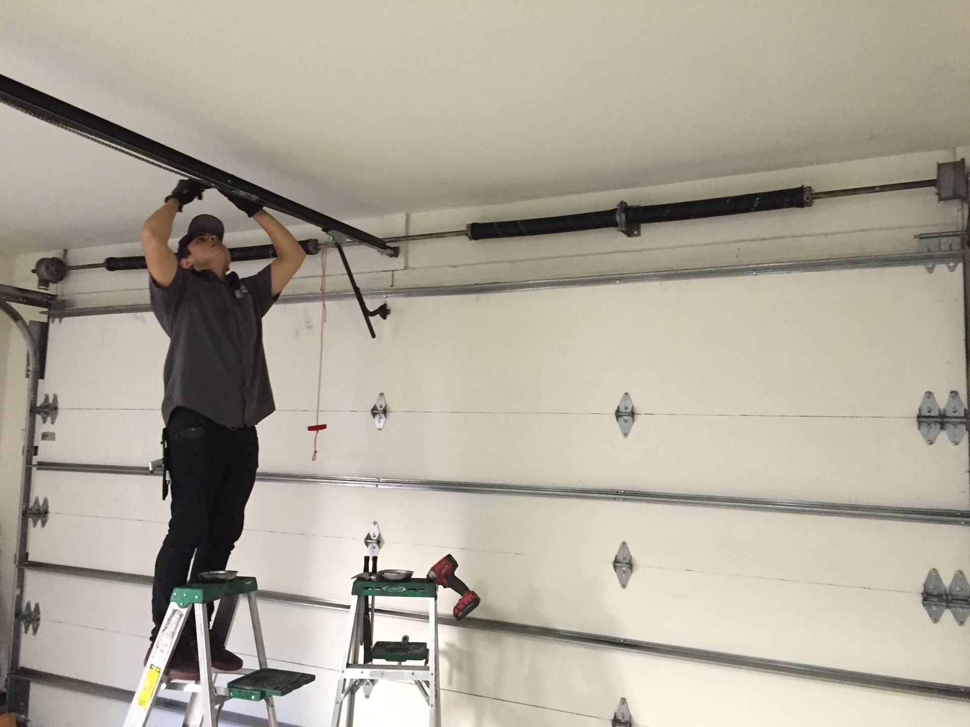 garage door repairman