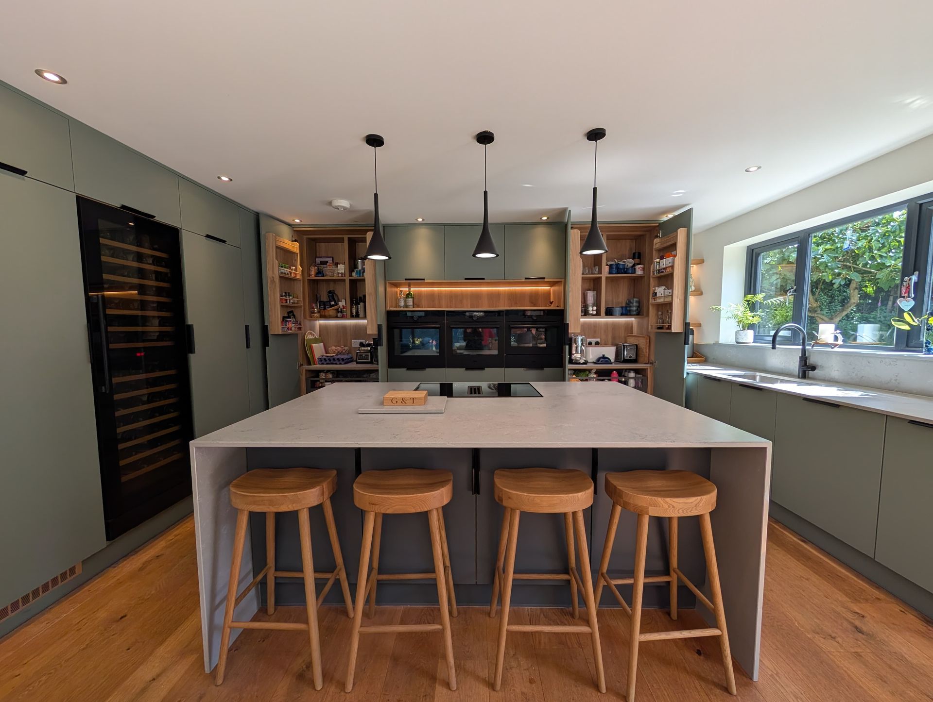Bright and beautiful luxury kitchen designed by James James Kitchens with an elegant touch Bright and beautiful luxury kitchen designed by James James Kitchens with an elegant touch