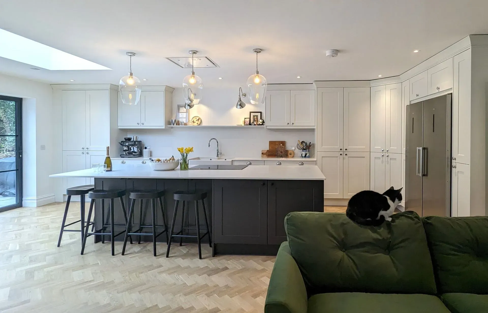 Beautiful open plan Luxury kitchen by James James Kitchens Beautiful open plan Luxury kitchen by James James Kitchens