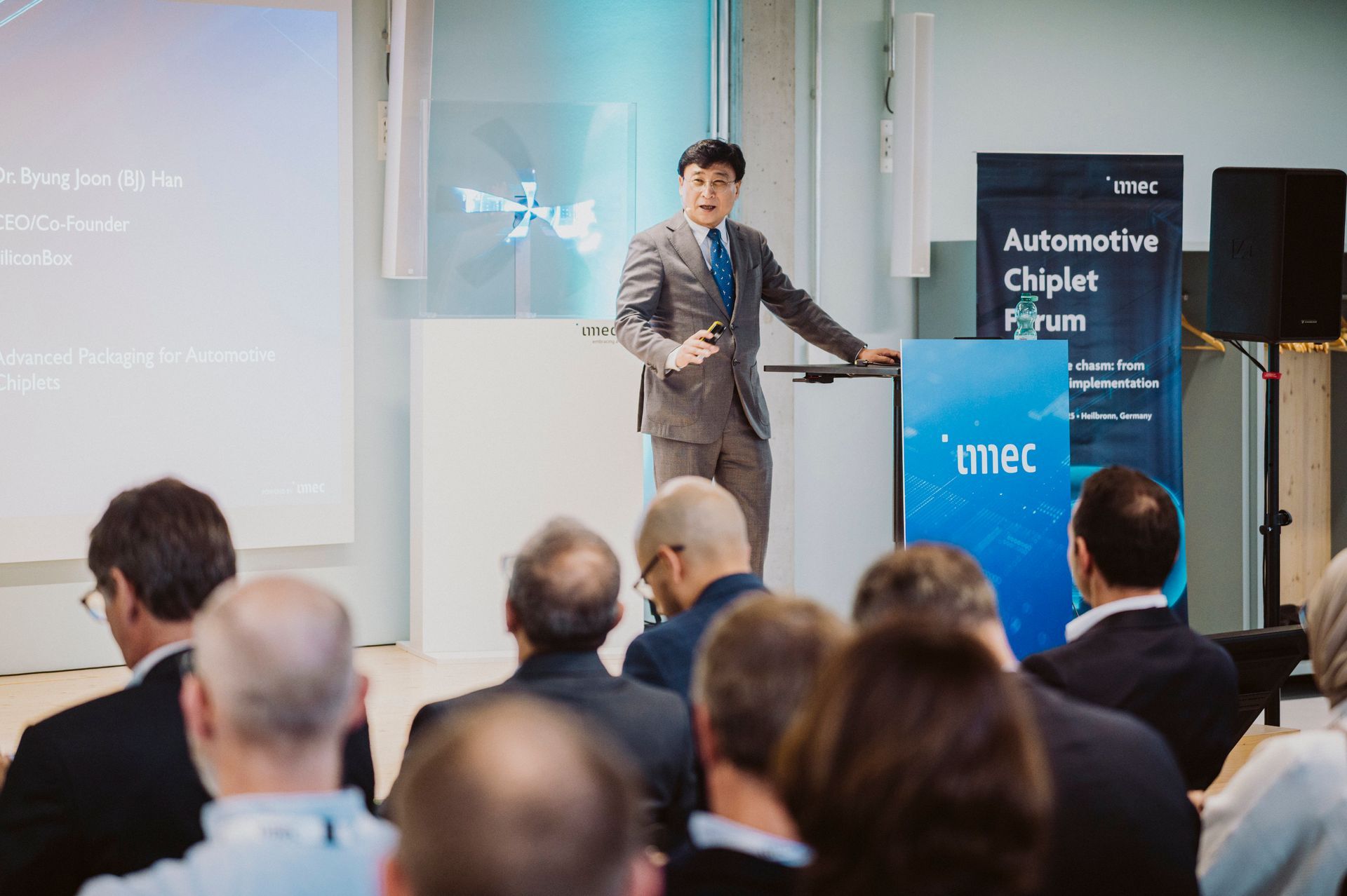 Dr. BJ Han giving a keynote at imec’s 6th Automotive Chiplet Forum (ACF) 