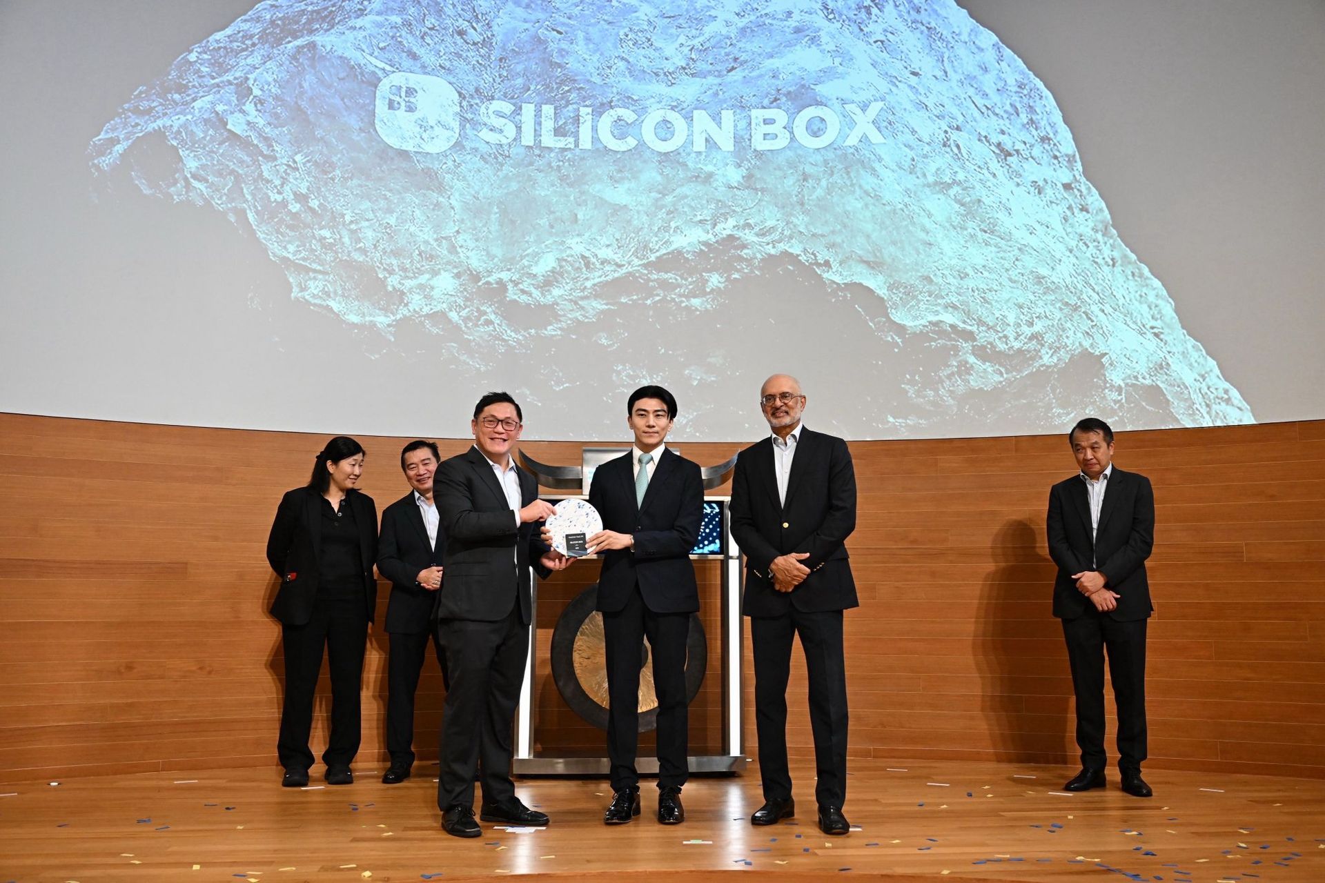 Mike Han receiving the NextGen Tech 30 award on behalf of Silicon Box st SGX Singapore