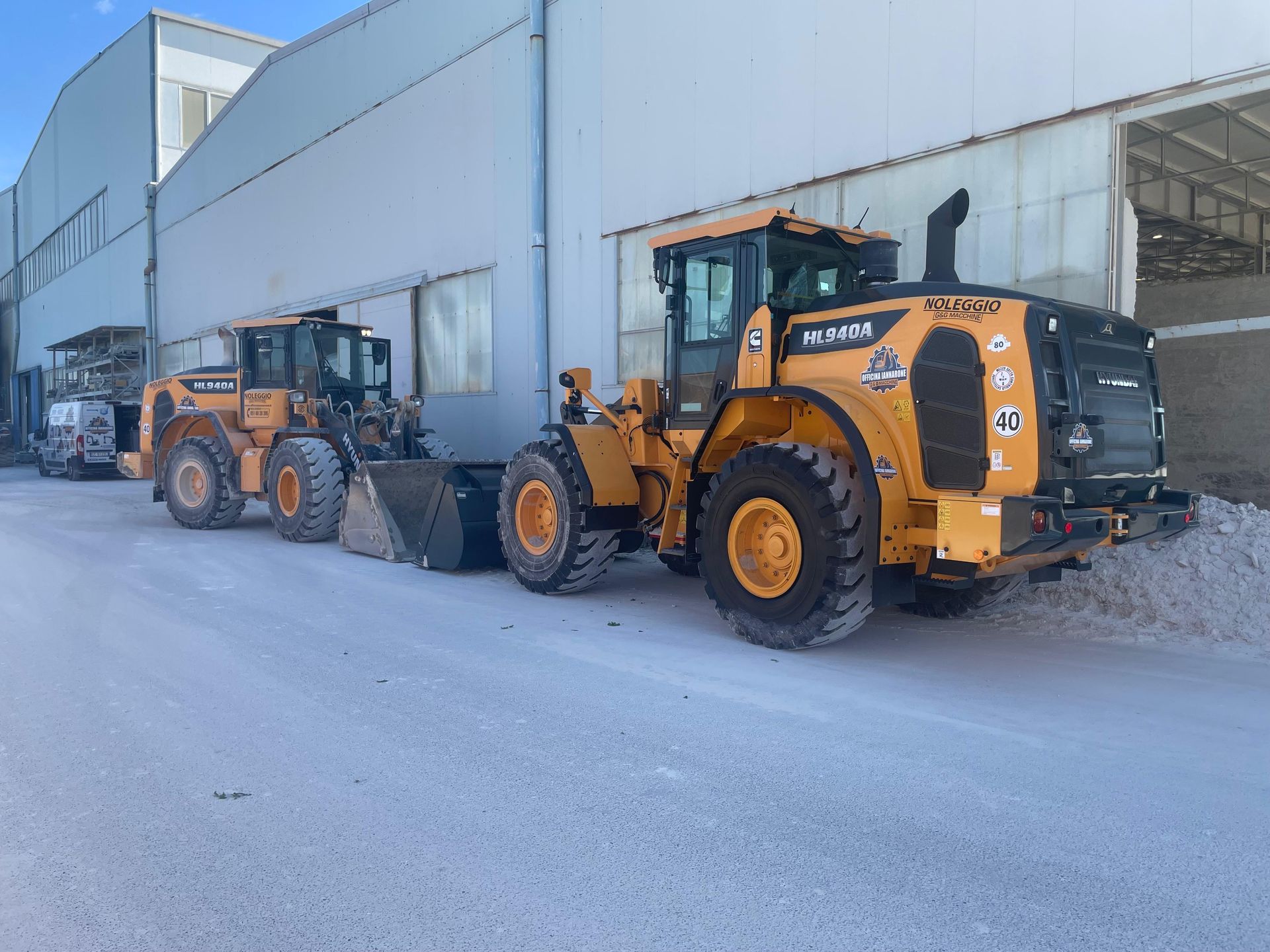 automezzi per il movimento terra dell'azienda