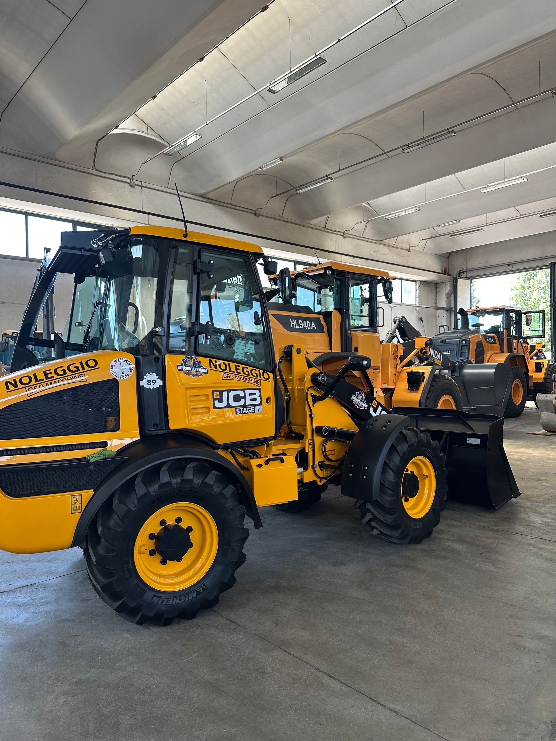 automezzi per il movimento terra dell'azienda