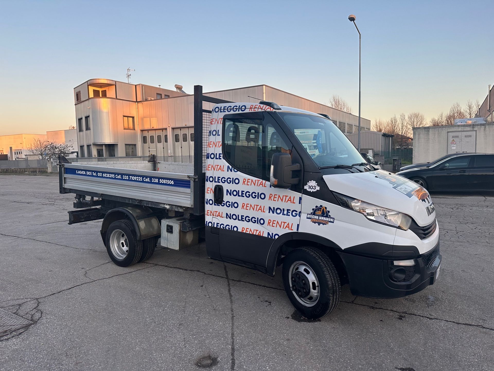 automezzi per il movimento terra dell'azienda