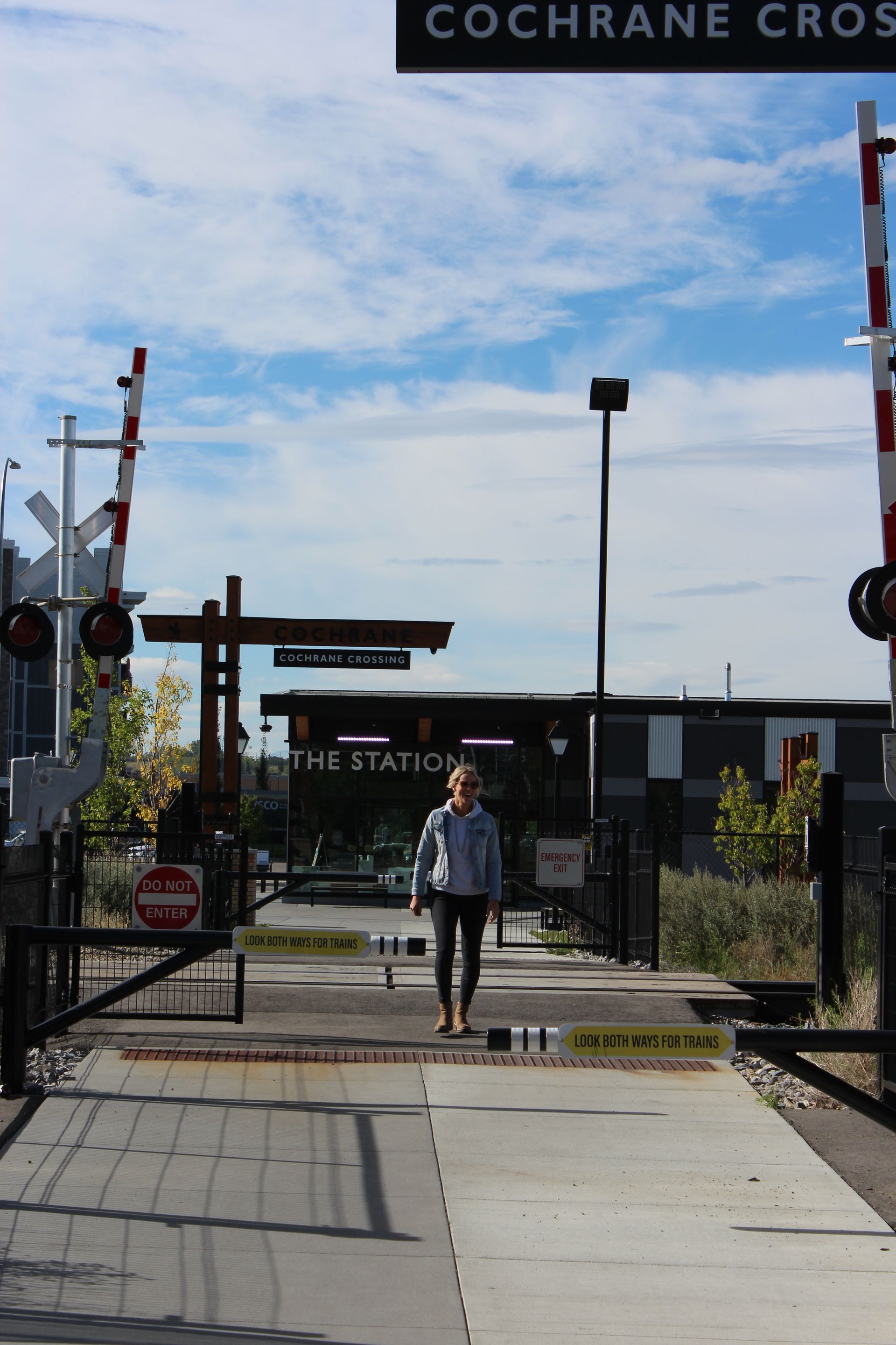 Cochrane Real Estate market with Rae-Lyn crossing railroad tracks