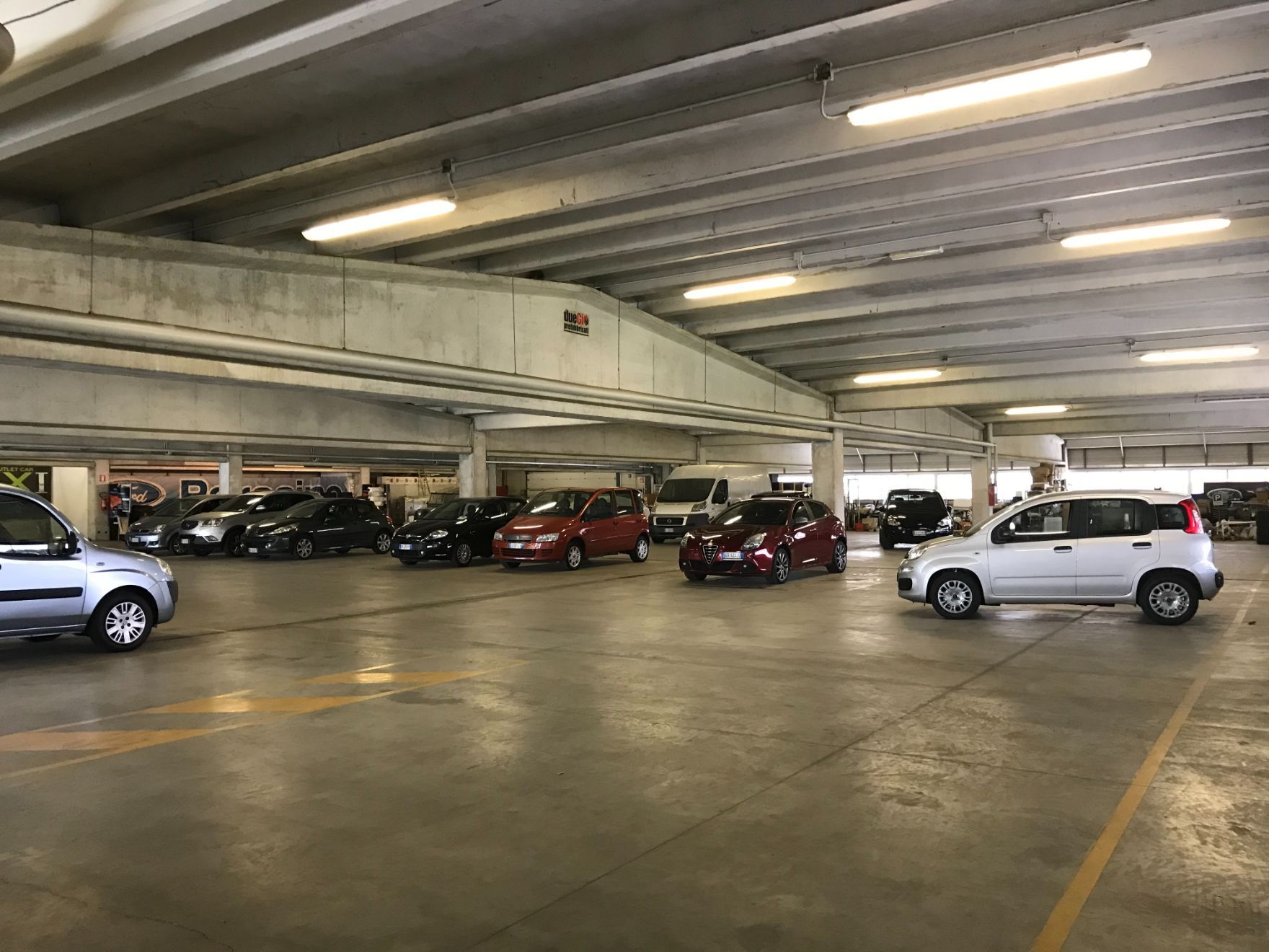 concessionaria automobili