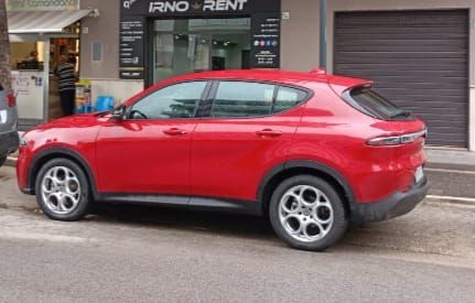 auto rossa a noleggio