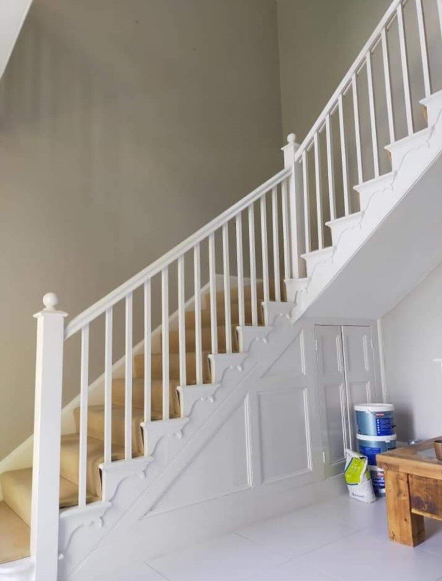Painters and Decorators Edinburgh - staircase painted  brilliant white