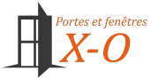 Logo pour « Portes et fenêtres XO » présentant une icône de porte noire stylisée à côté d'un texte orange.