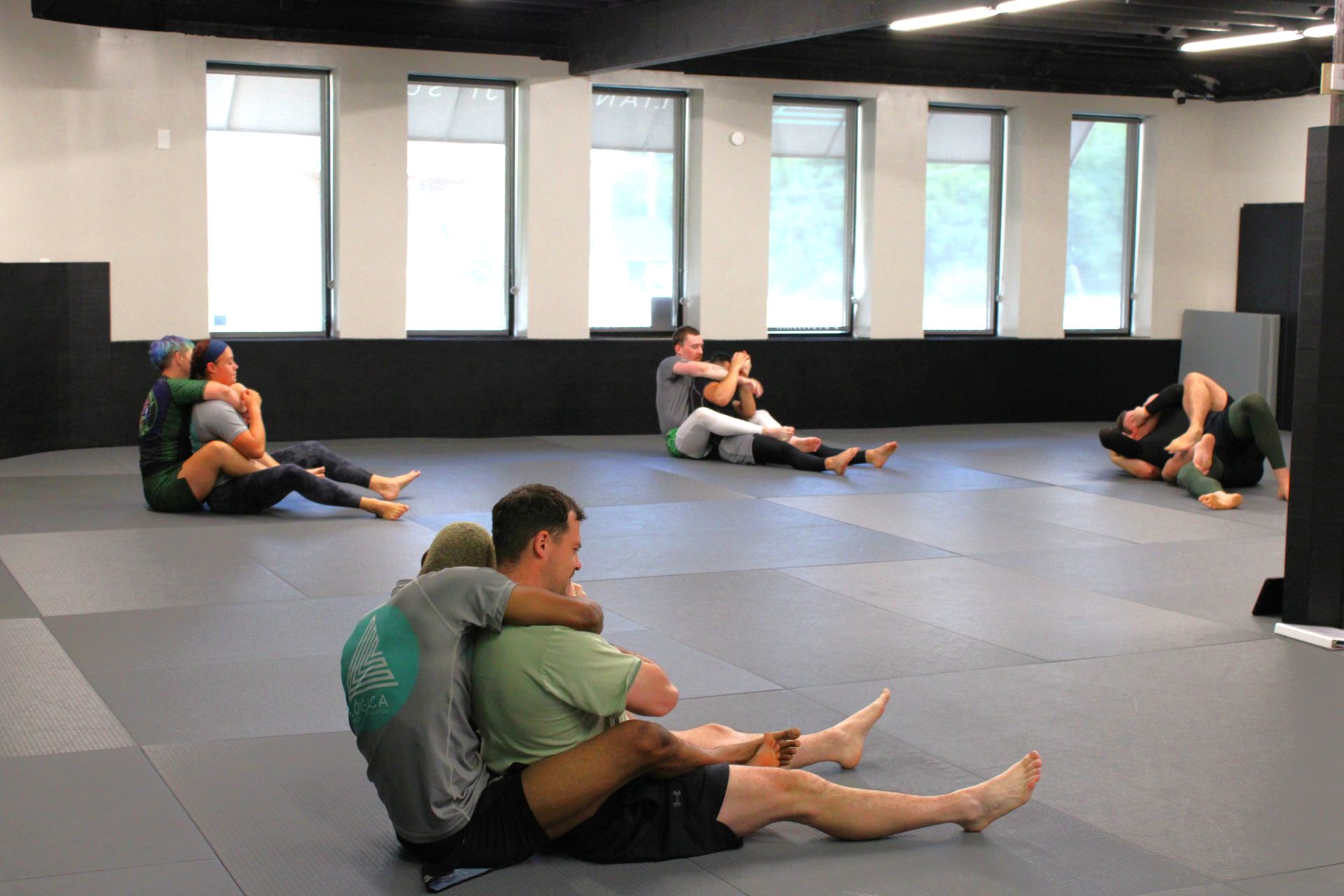 Beginners practice safe grappling drills at Lógica Brazilian Jiu-Jitsu in Chattanooga, TN to build confidence.