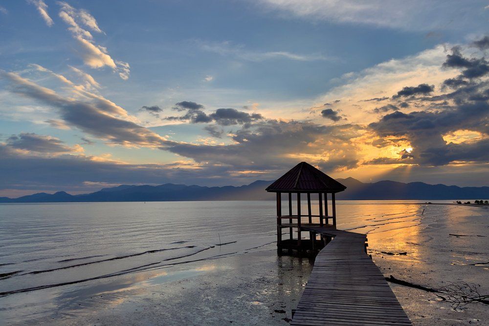 Black Sand Beach Nature Trail — Aurora, IL — Hansen's Motel