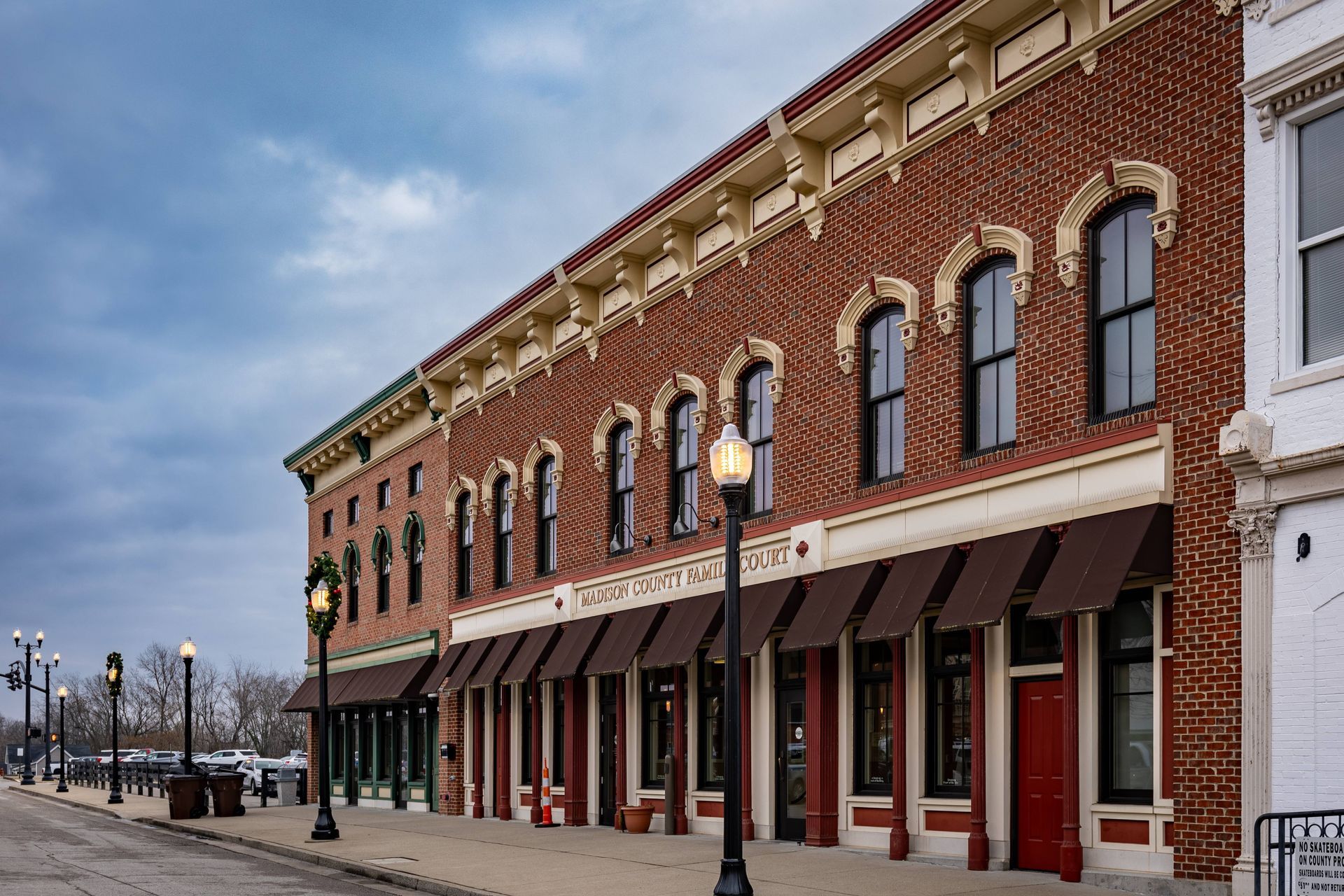 A photo of the street in front of the Madison County Family Court near Richmond, KY.
