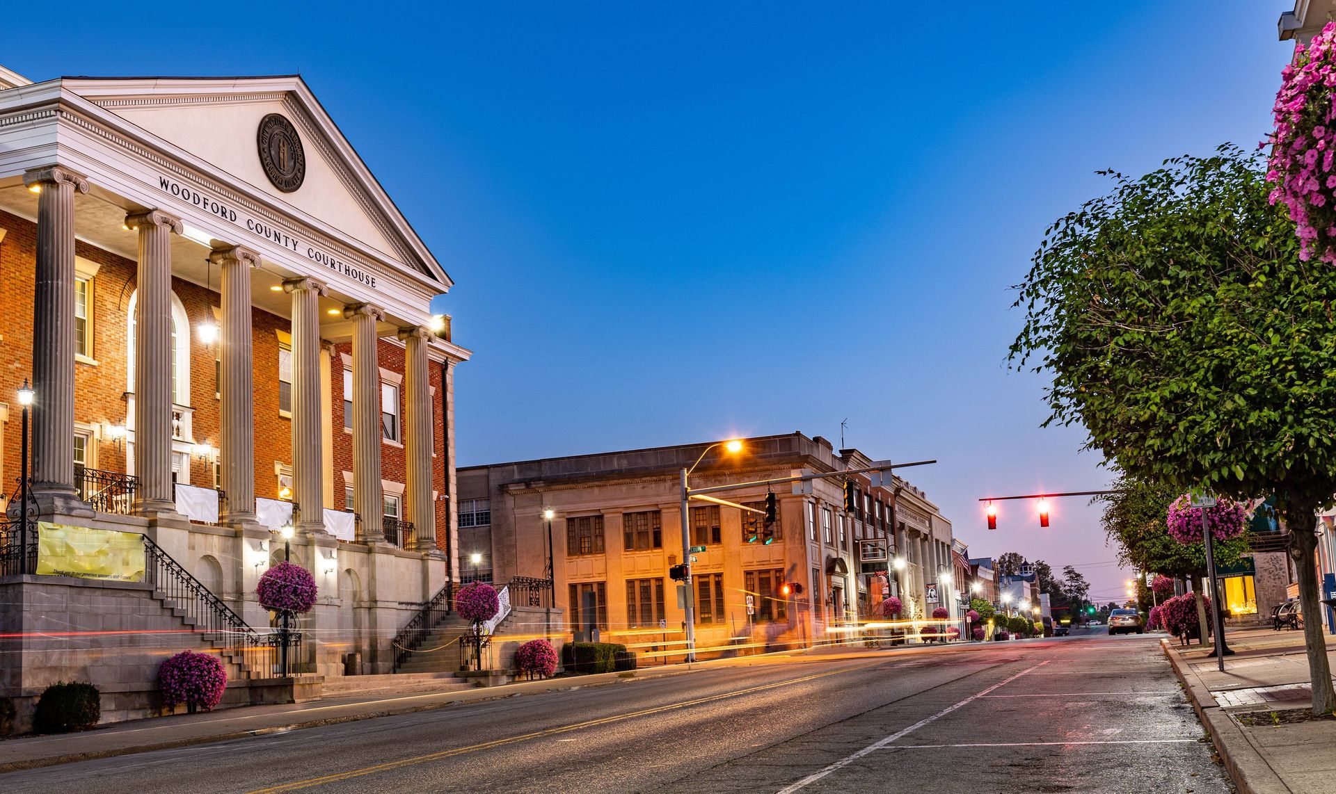 A time-lapse image of traffic and traffic lights in Versailles, Kentucky (KY)