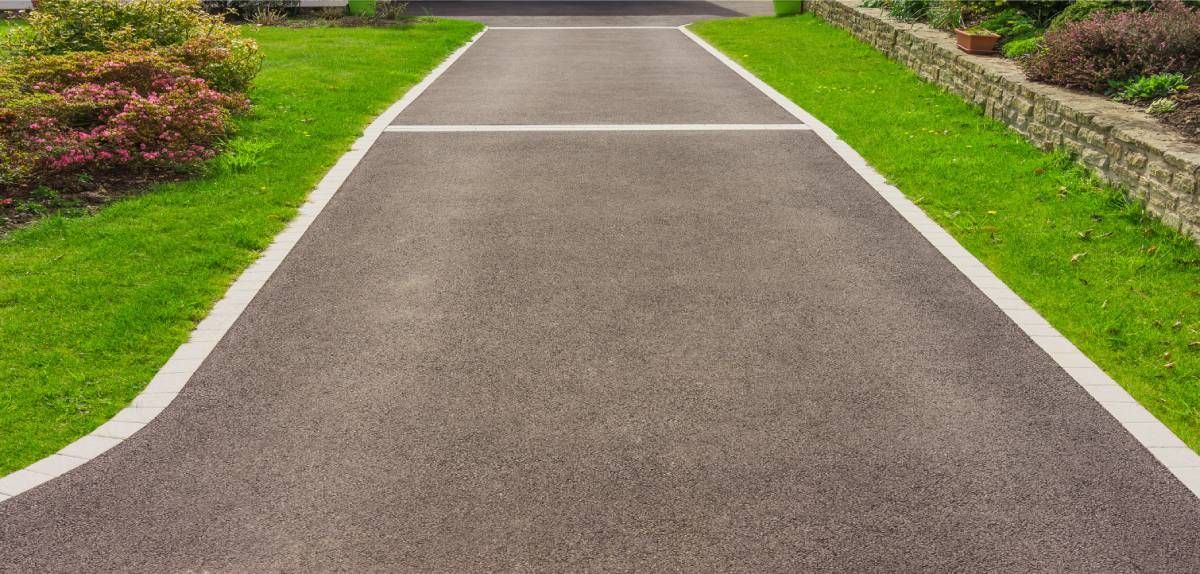 Asphalt driveway with curbstone edging near Richmond and Lexington, Kentucky (KY)