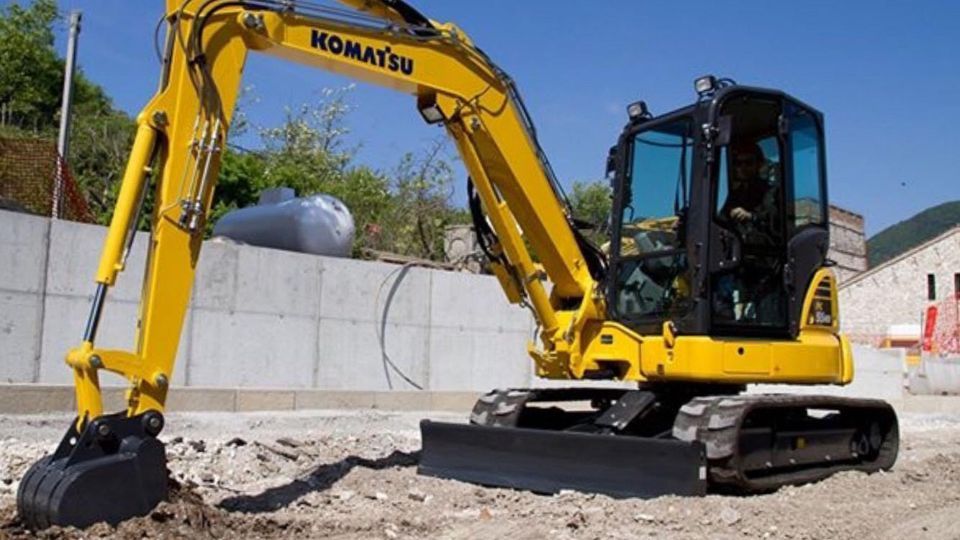 Escavatore - Trasporto a discarica di rifiuti edili