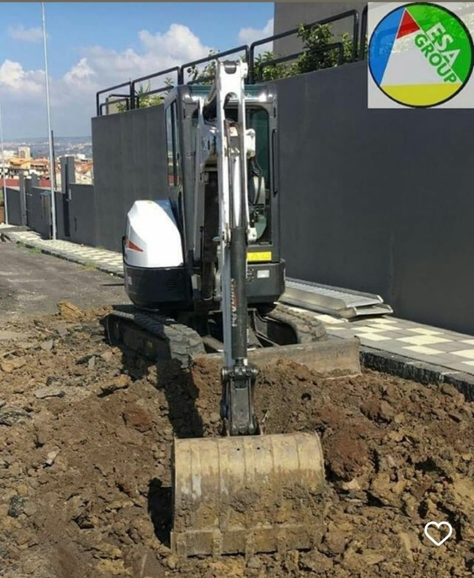 Escavatore - Trasporto a discarica di rifiuti edili