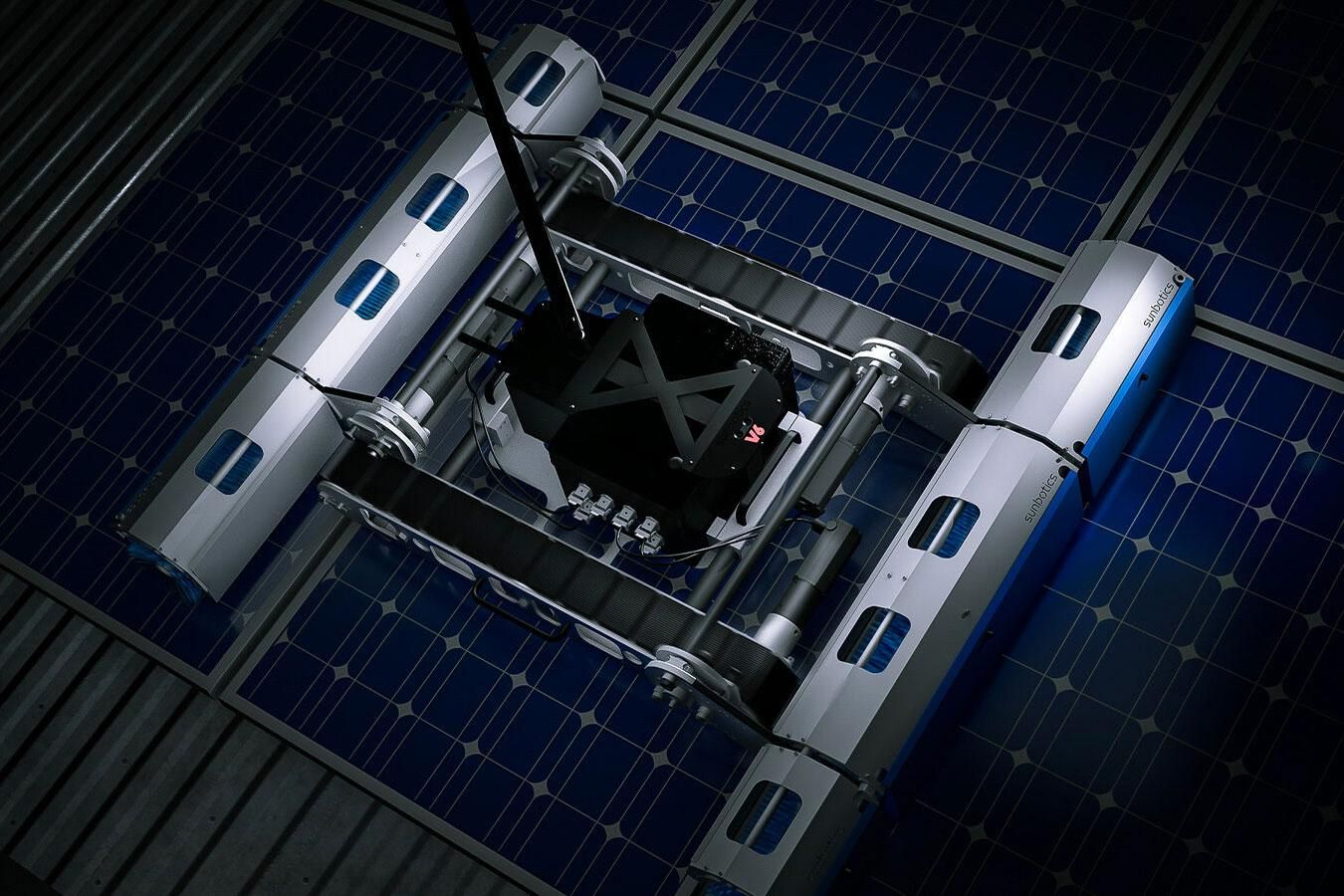 Roboter mit angebrachten Solarzellen, wahrscheinlich für die Weltraumforschung.