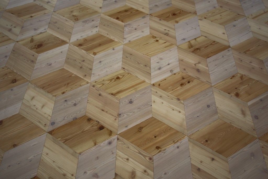 Un gros plan d'un plancher en bois fait de cubes en bois.