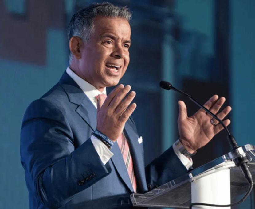 Julio Melara, motivational speaker and business leader, delivering insights on mindset, mental performance, and daily habits for sustained success.