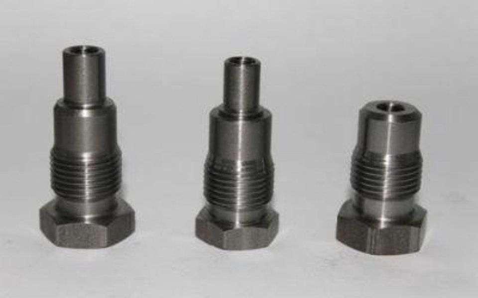 Raccordi e tornitura viti