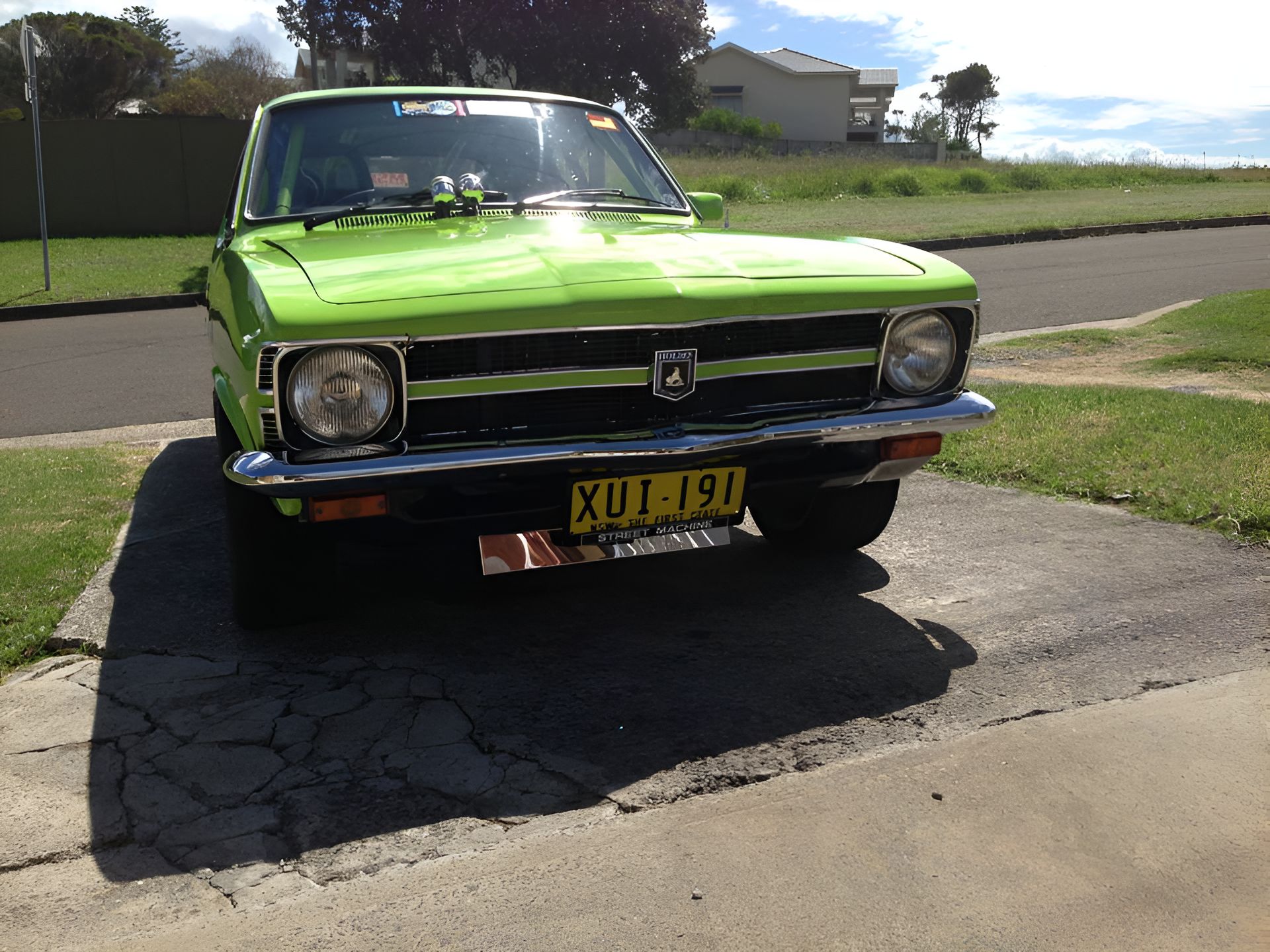 A Green Car With a License Plate That Says Xui-491 — South Coast Radiators In Coffs Harbour, NSW
