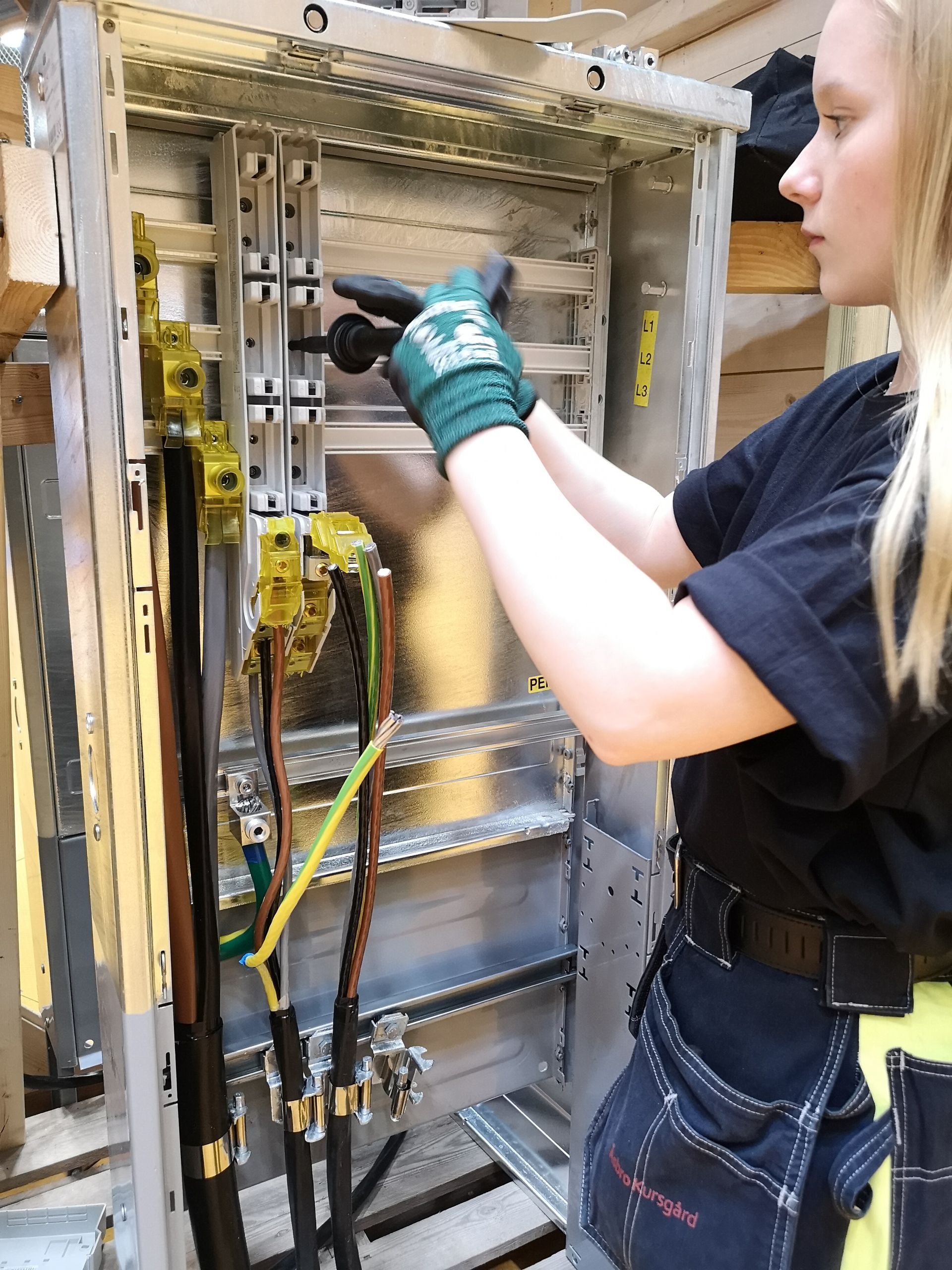 Bli distributionselektriker via el- och energiprogrammet.